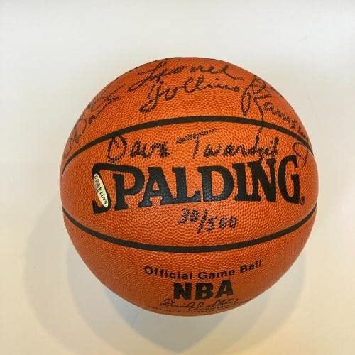 1976-77 Портланд Трейл Блейзърс, Екипът на Шампионите на НБА, Подписа баскетболен договор с UDA COA - Баскетболни